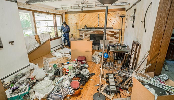 Professional hoarding cleanup service